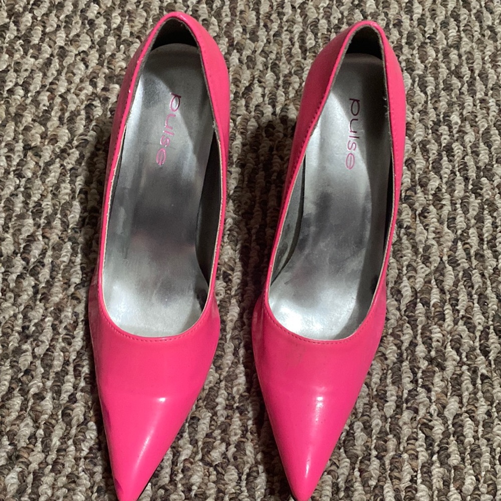 Women’s pink heels size 8